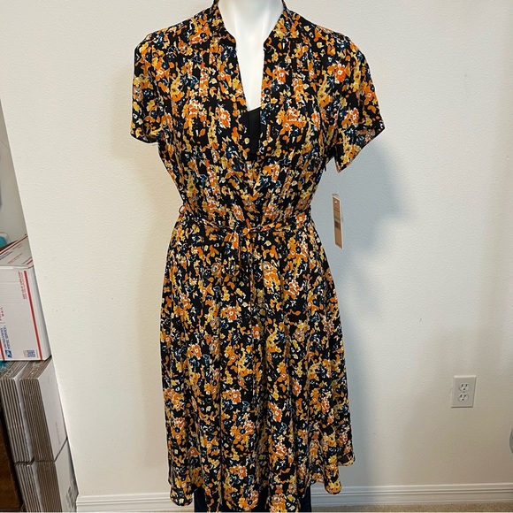 Nanette Lepore Dresses & Skirts - Nanette Lepore flowered floral Dress Size 8 NWT
